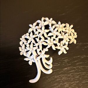 Monet Floral Spray Bouquet White Enamel Pin Brooch Vintage